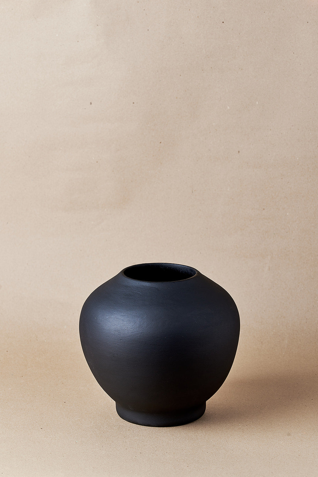 RIO - Black vase